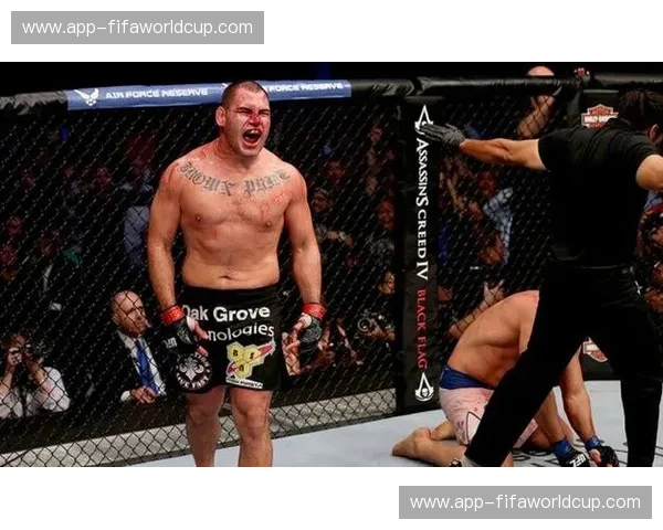 谁才是地球最强生物？凯恩vs菲多：那场从未发生却永远燃烧的梦幻之战